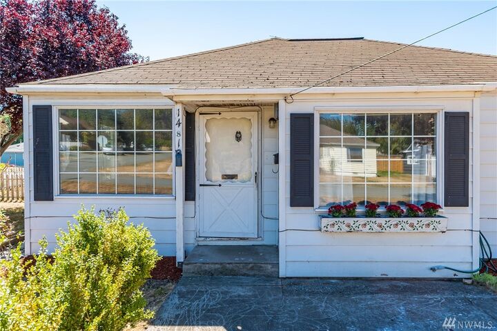 Property Photo:  1481 SE 4th Avenue  WA 98277 