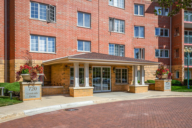 Property Photo: 720 Creekside Drive 309 IL 60056
