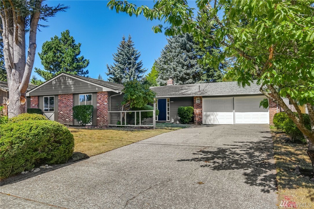 Property Photo:  11804 SE 165th St  WA 98058 