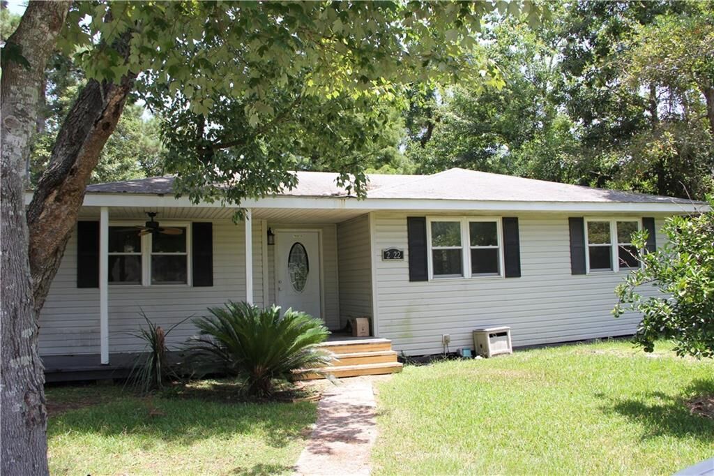 Property Photo:  2422 Oriole Street  LA 70460 