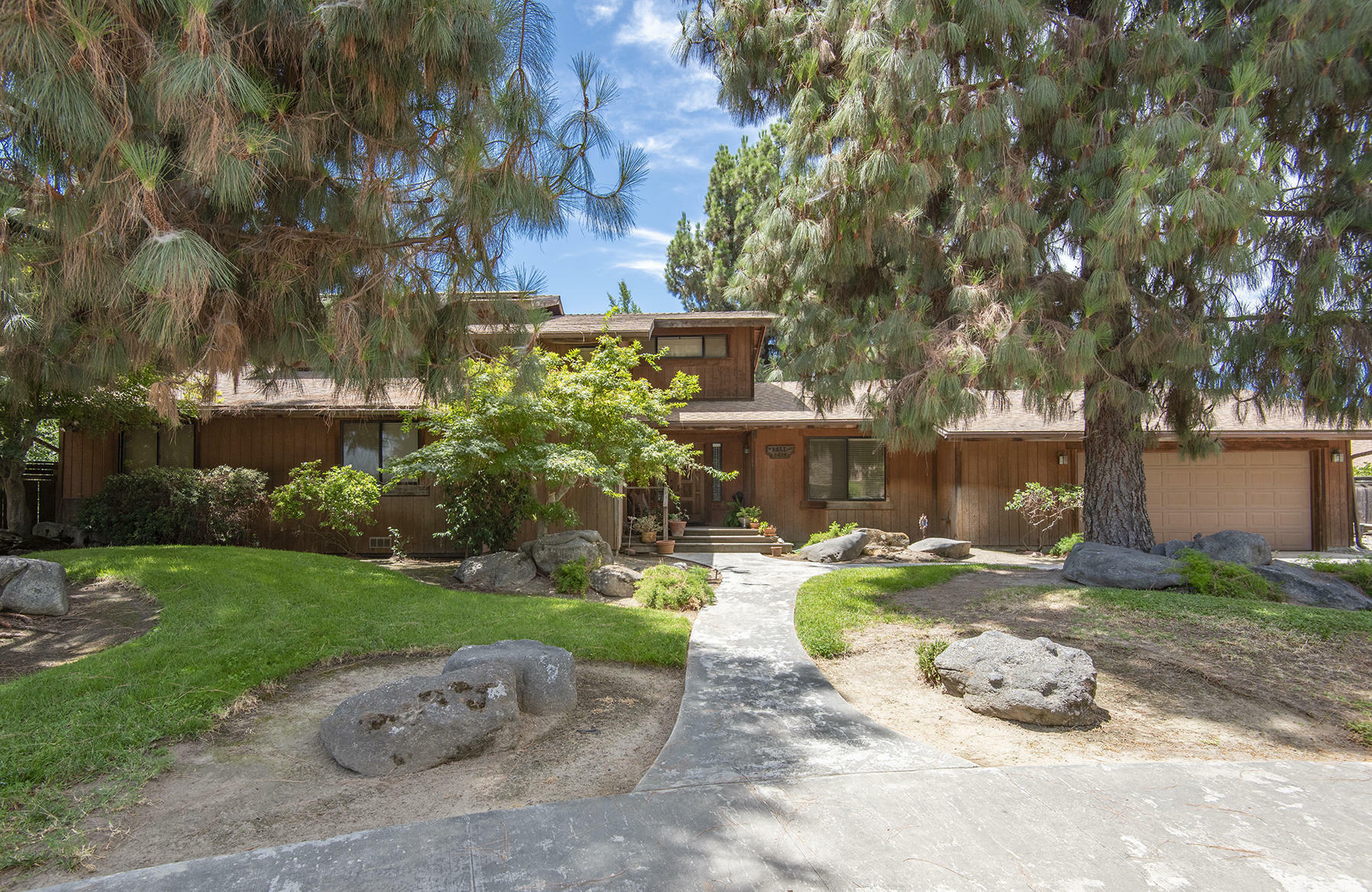 Property Photo:  5639 W Cambridge Court  CA 93277 