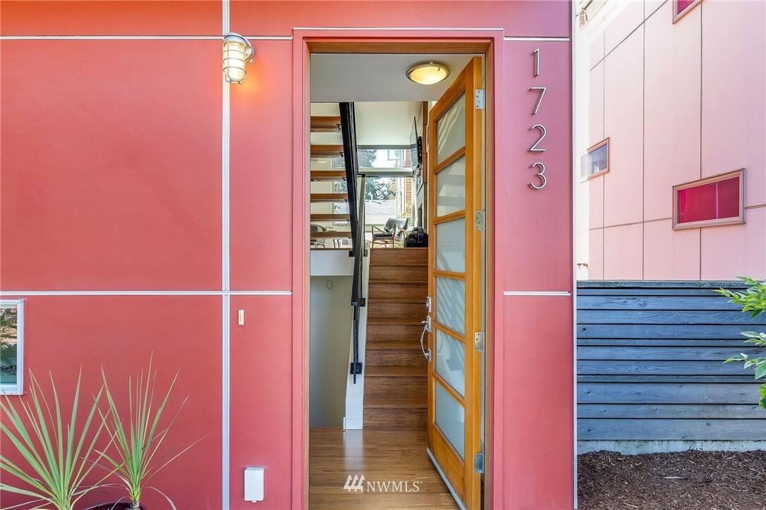 Property Photo: 1723 S State Street WA 98144