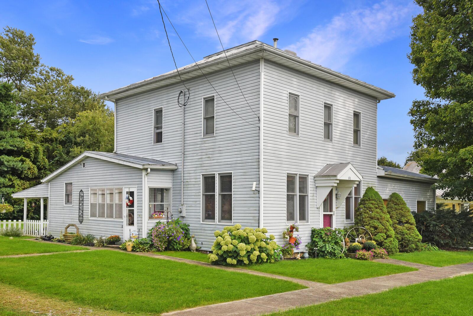 Property Photo:  113 Enterprise Street  OH 43320 