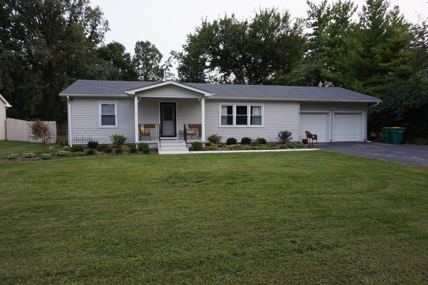 Property Photo:  117 Shorewood Lane  IL 60404 