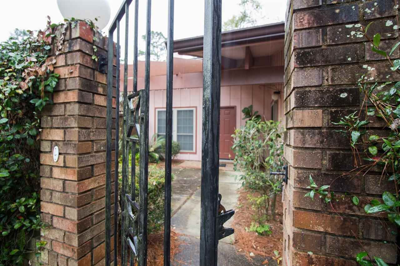 Property Photo:  186 NE Villas Court  FL 32303 