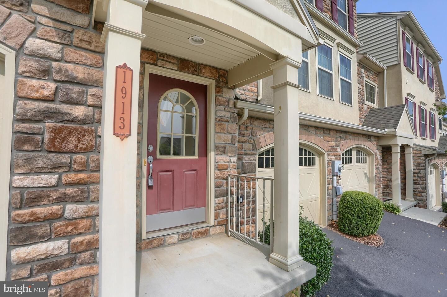 Property Photo:  1913 Roxbury Court  PA 17055 