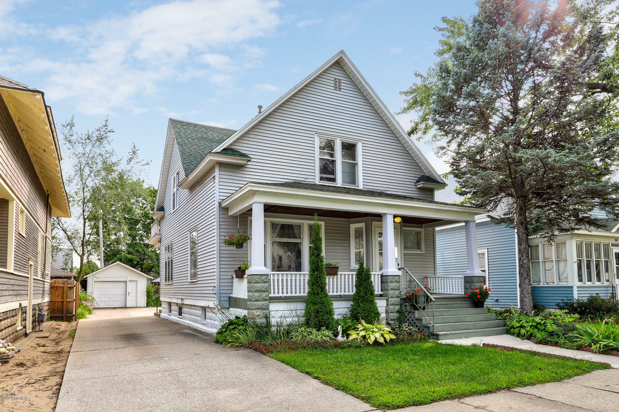 Property Photo: 264 W 17th Street MI 49423