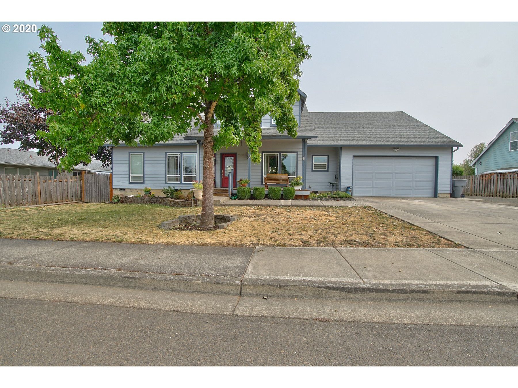 Property Photo: 715 SE Justin St OR 97378