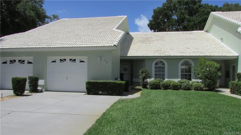 Property Photo:  806 Windermere Boulevard  FL 34453 