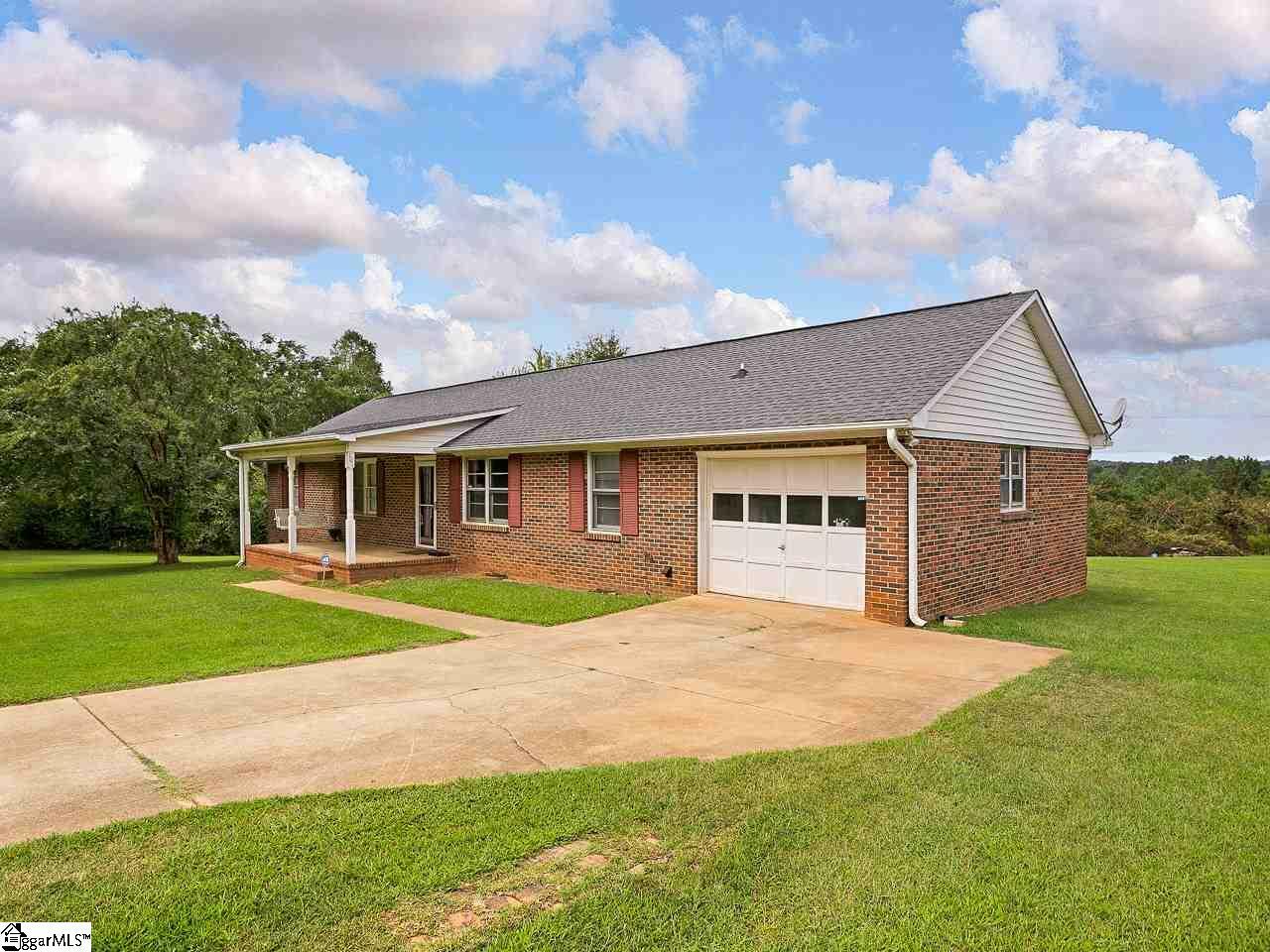 Property Photo:  101 Newman Drive  SC 29365-1341 