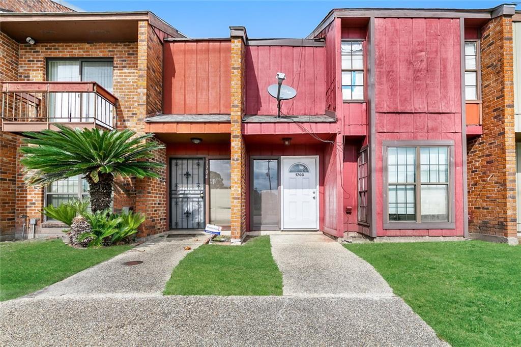 Property Photo: 1703 Chimney Wood Lane 1703 LA 70126