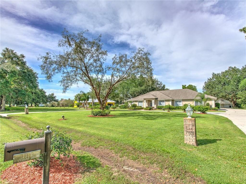 Property Photo:  1313 Williams Road  FL 33565 