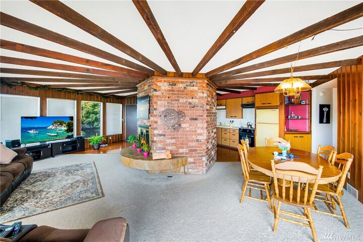 Property Photo: 1802 Piper Cir WA 98221