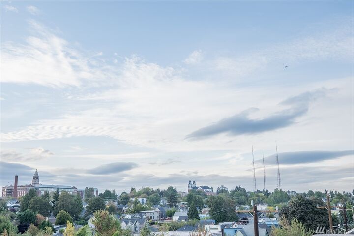 Property Photo:  206 22nd Ave A  WA 98122 