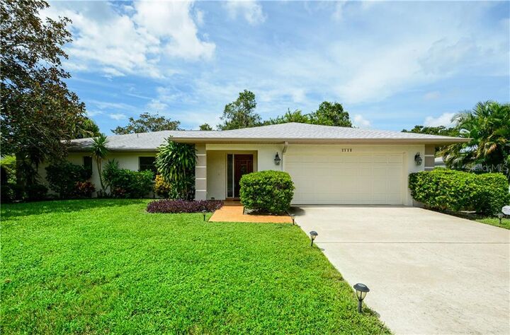 Property Photo:  8126 Timber Lake Lane  FL 34243 