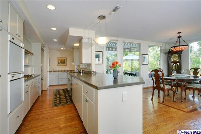 Property Photo:  1151 Heatherside Road  CA 91105 