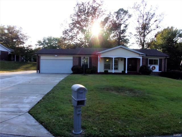 Property Photo:  11 Fairway Court   63033 