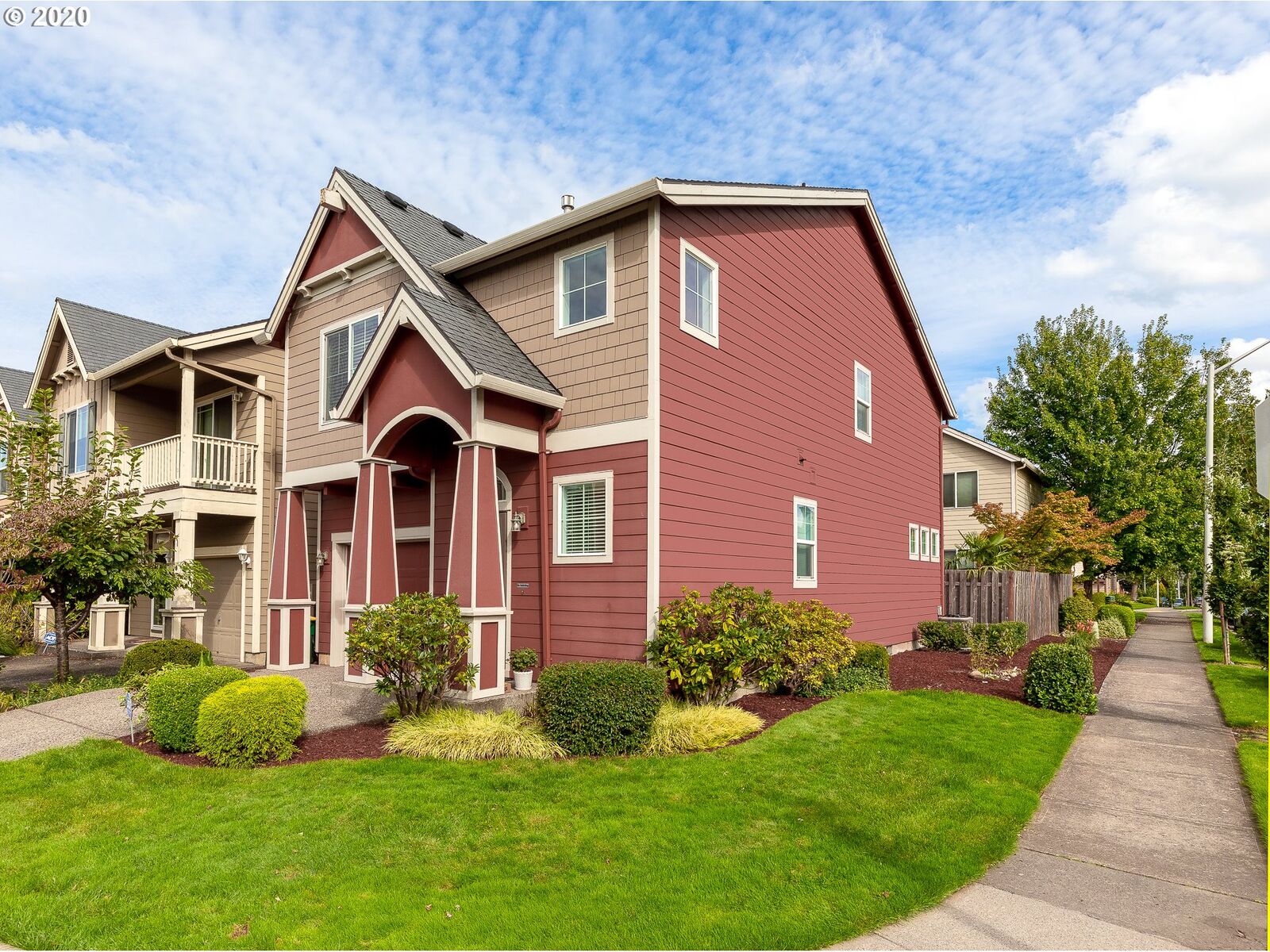 Property Photo:  1698 SW Wright Pl  OR 97060 