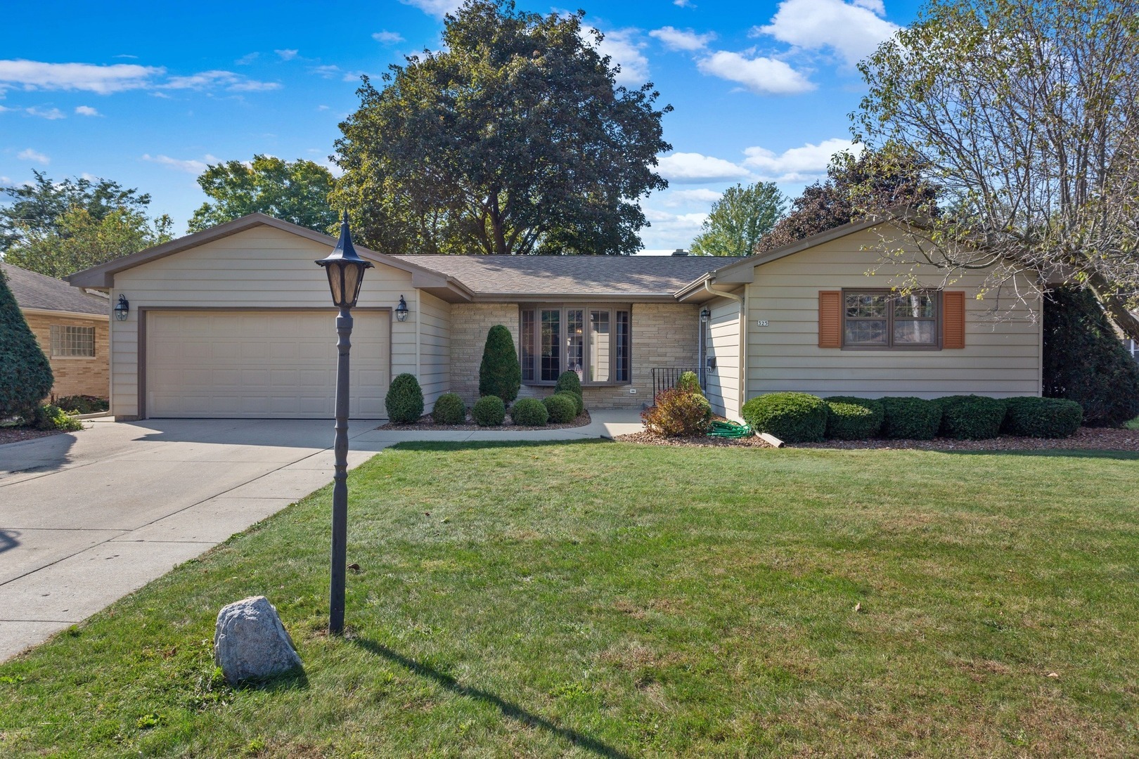 Property Photo:  325 Dardis Drive  WI 53105 