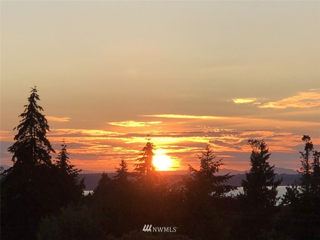 Property Photo:  1115 4th Avenue S 3A  WA 98020 