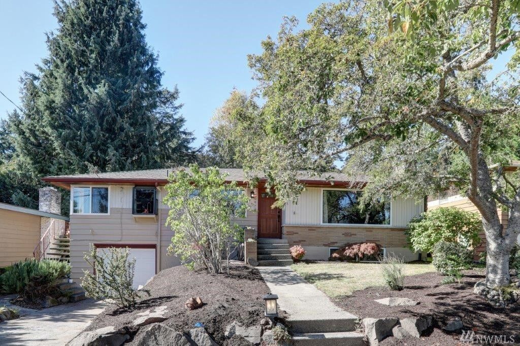 Property Photo: 10839 34th Ave SW WA 98146