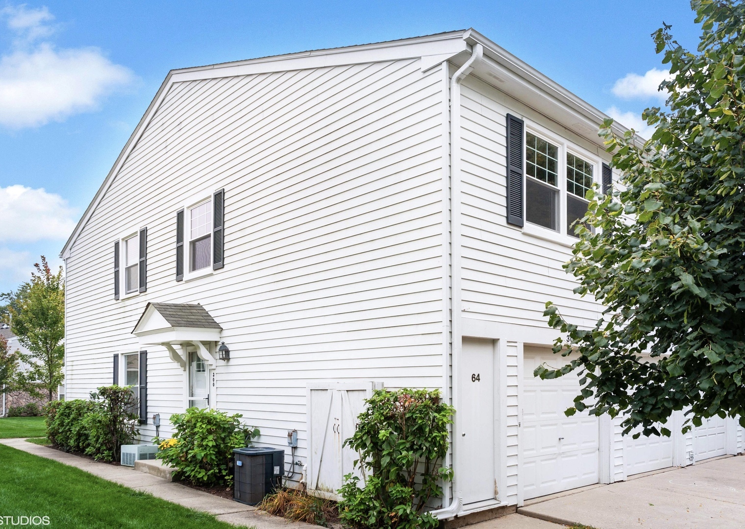 Property Photo: 300 Creekside Drive 300 IL 60061