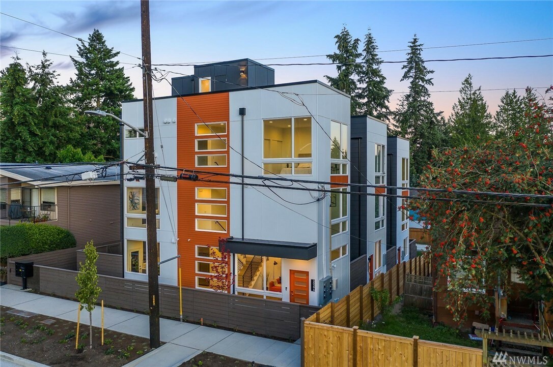 Property Photo: 3019 NE 120th St WA 98125