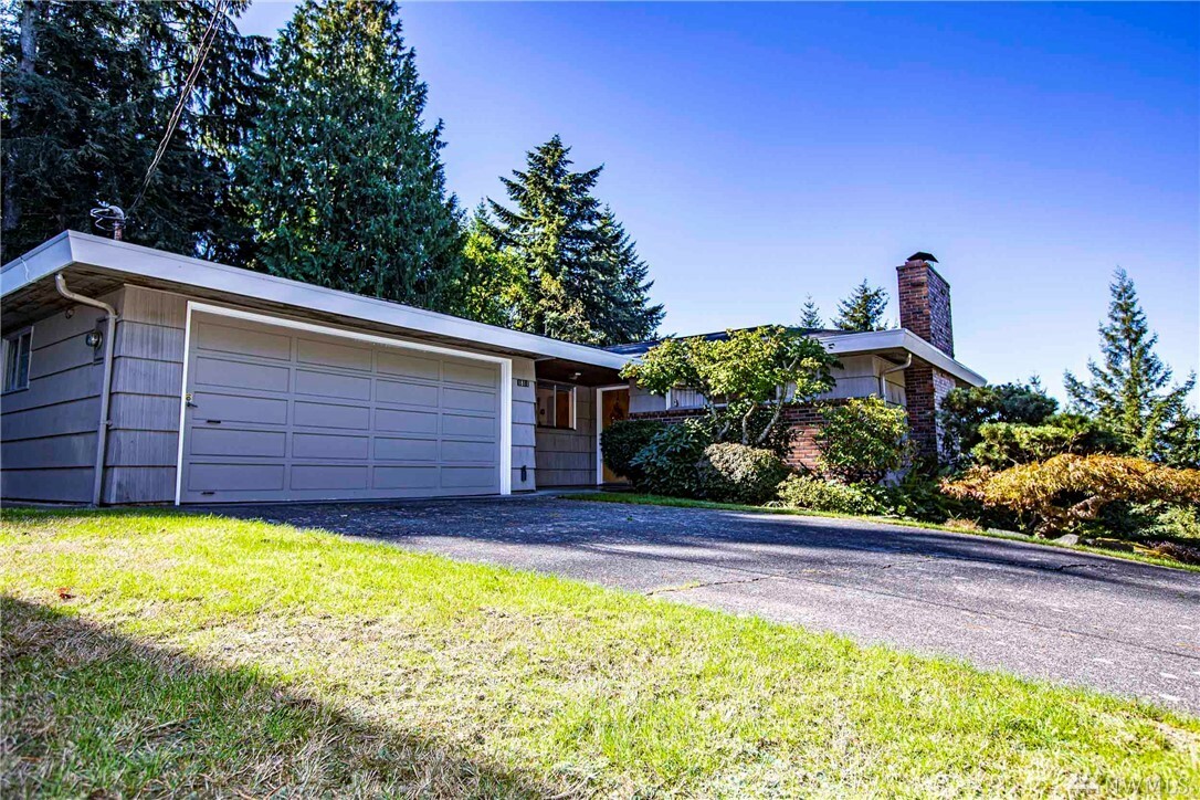 Property Photo:  1811 NE Windermere Dr  WA 98310 