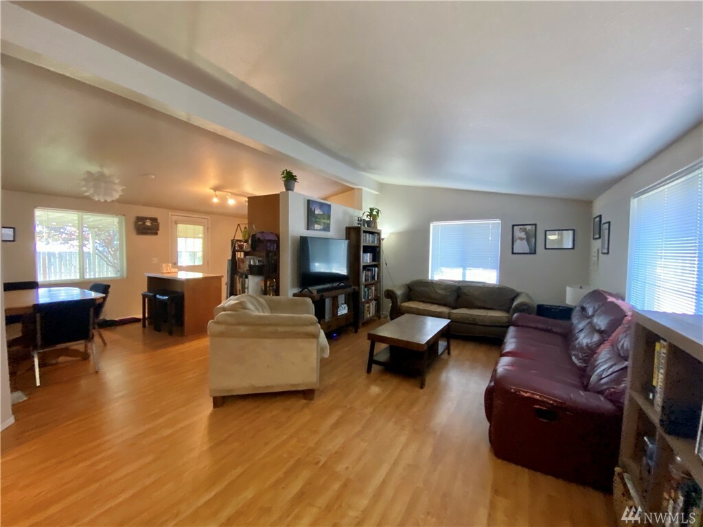 Property Photo:  407 Sacajawea Ct  WA 98934 