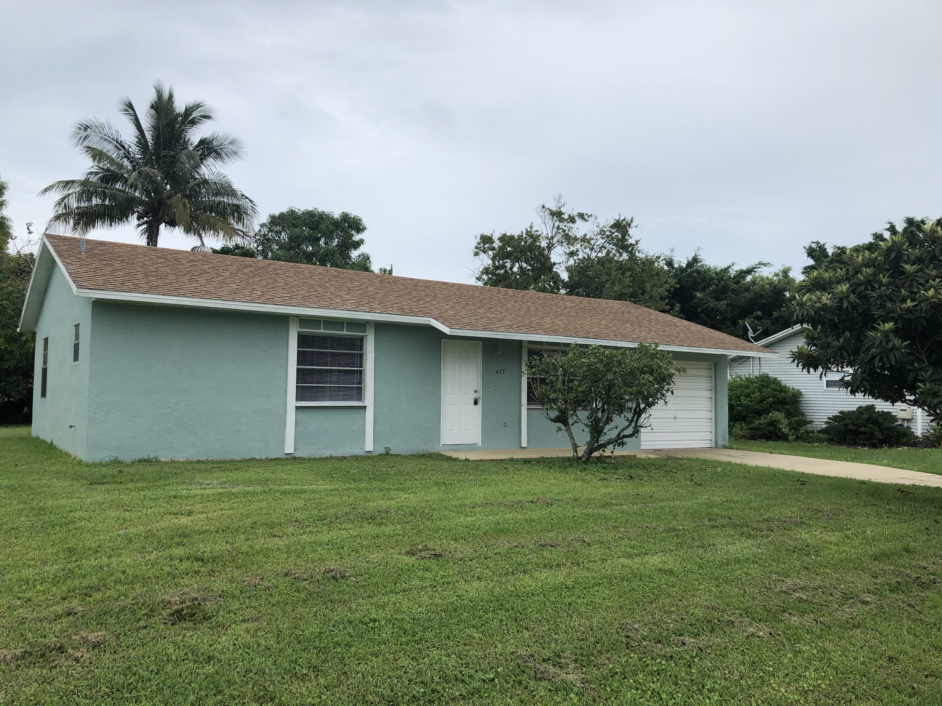 Property Photo:  437 NW Reading Lane  FL 34983 