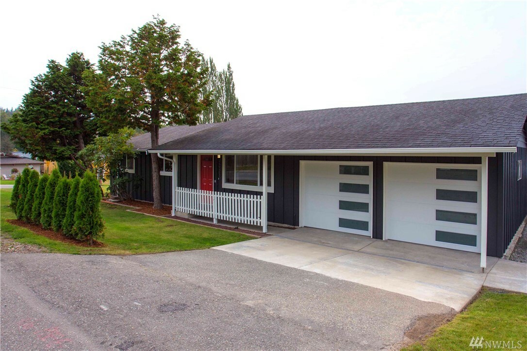 Property Photo:  2923 Wilson Ave  WA 98225 