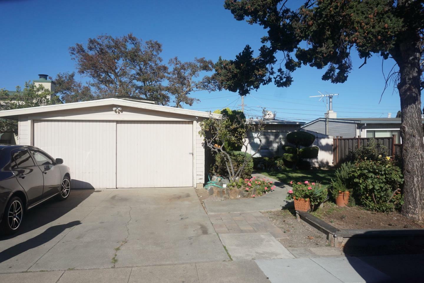 Property Photo:  1417 Norton Street  CA 94401 