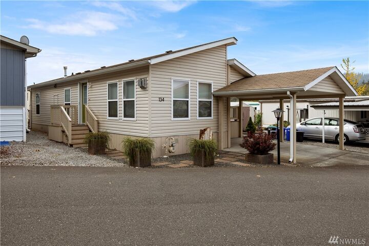 Property Photo: 1200 Lincoln St 134 WA 98229