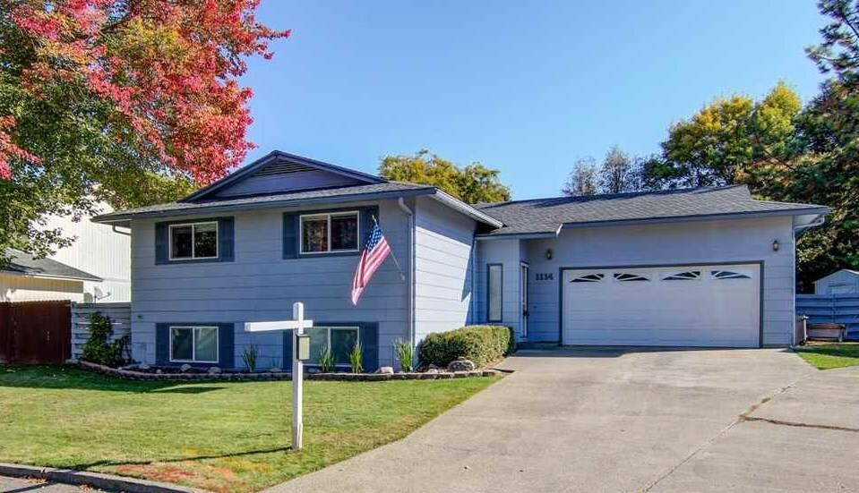 Property Photo:  1114 SE Olympic Way  WA 99114 