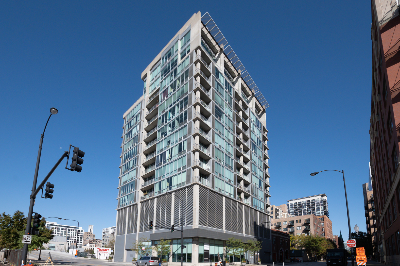 Property Photo: 700 W Van Buren Street 710 IL 60607
