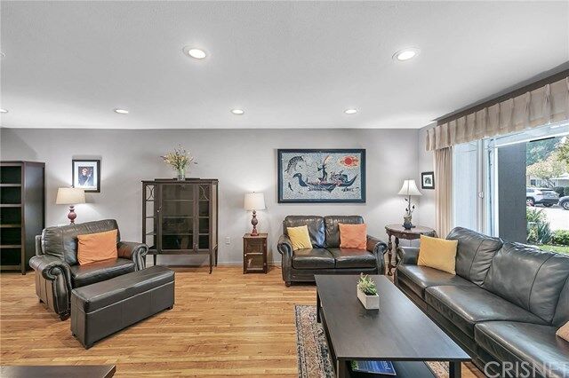 Property Photo:  26856 Avenue Of The Oaks  CA 91321 
