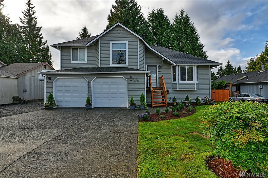 Property Photo:  9228 16th Place SE  WA 98258 