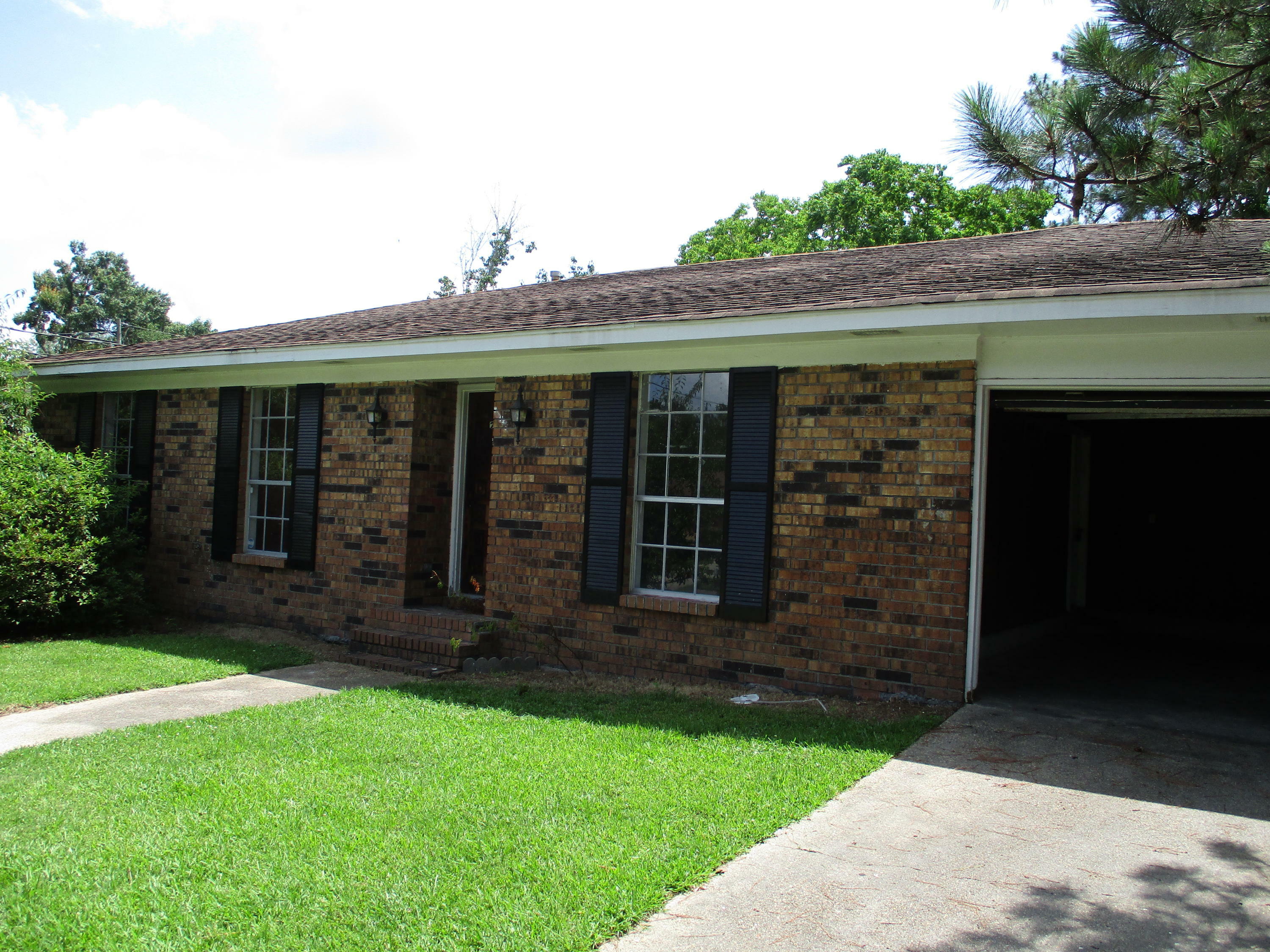 Property Photo:  202 W Lakewood Dr.  MS 39402 