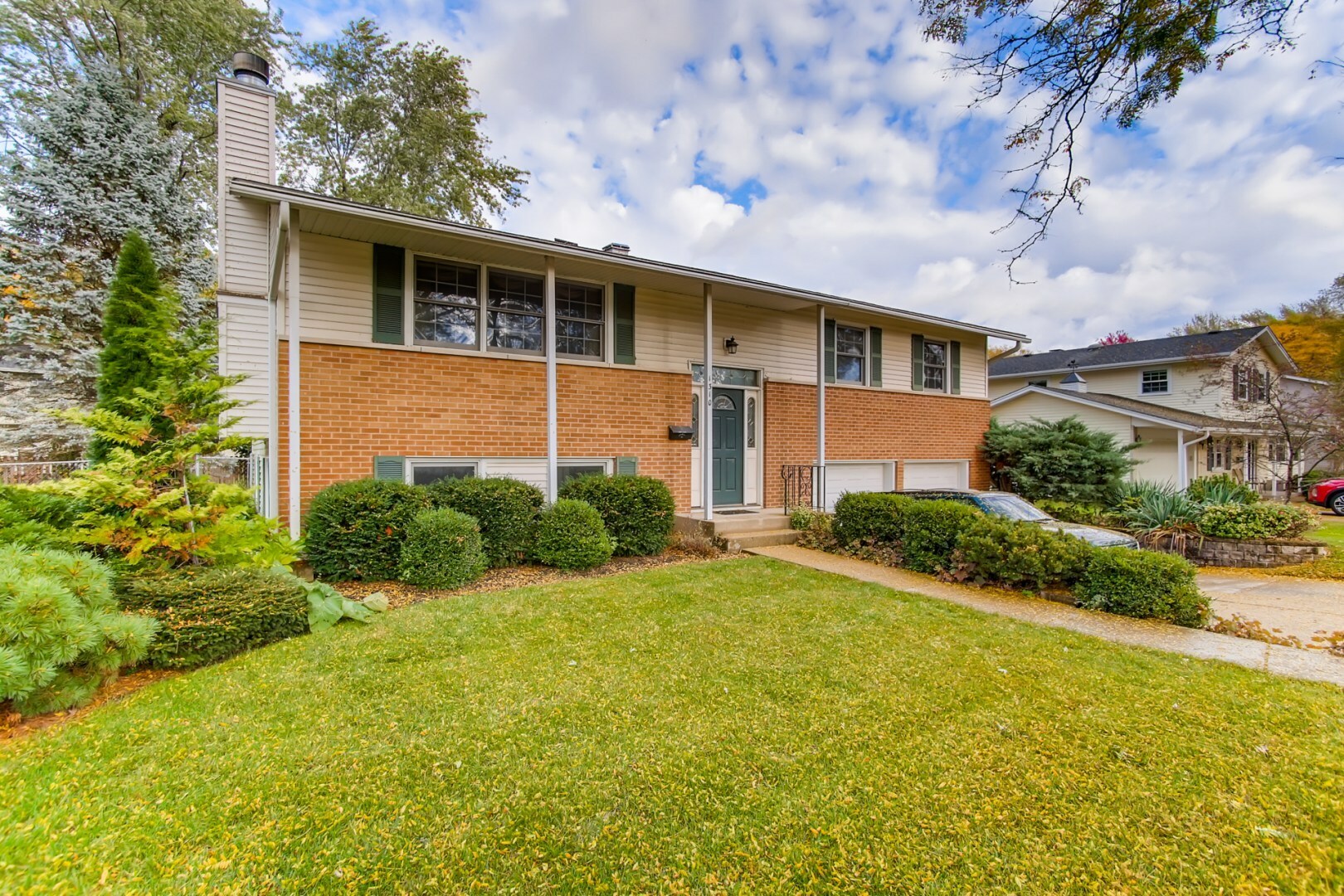 Property Photo:  1310 East Sanborn Drive  IL 60074 