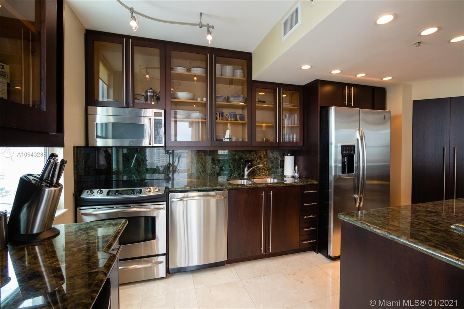 Property Photo:  701 Brickell Key Blvd 2510  FL 33131 