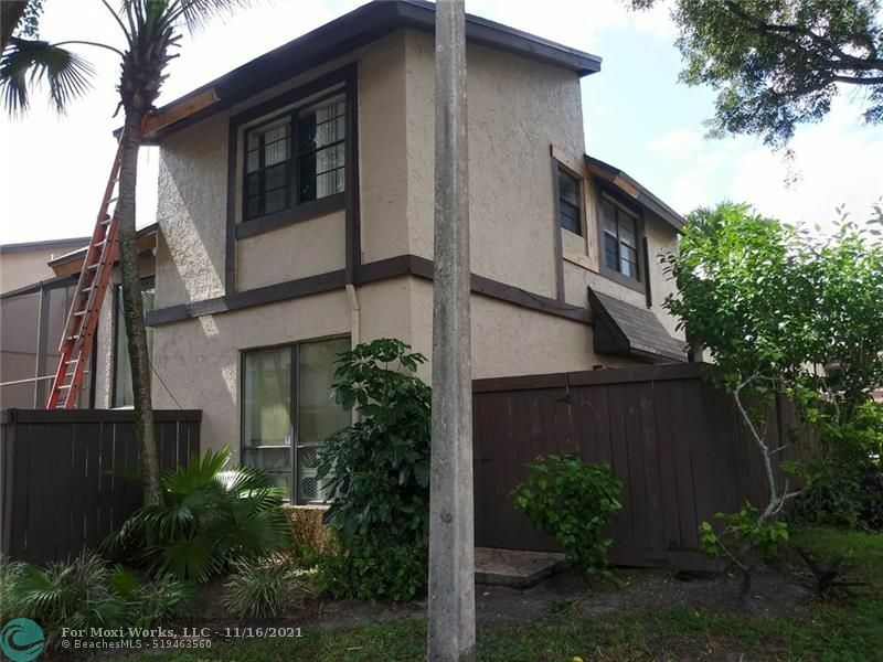 Property Photo:  2331 Bayberry Dr 2331  FL 33024 