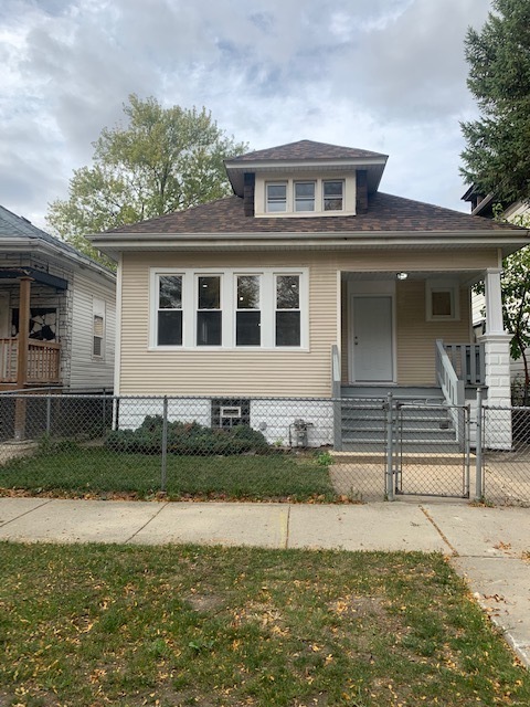 Property Photo: 10724 South Prairie Avenue IL 60628