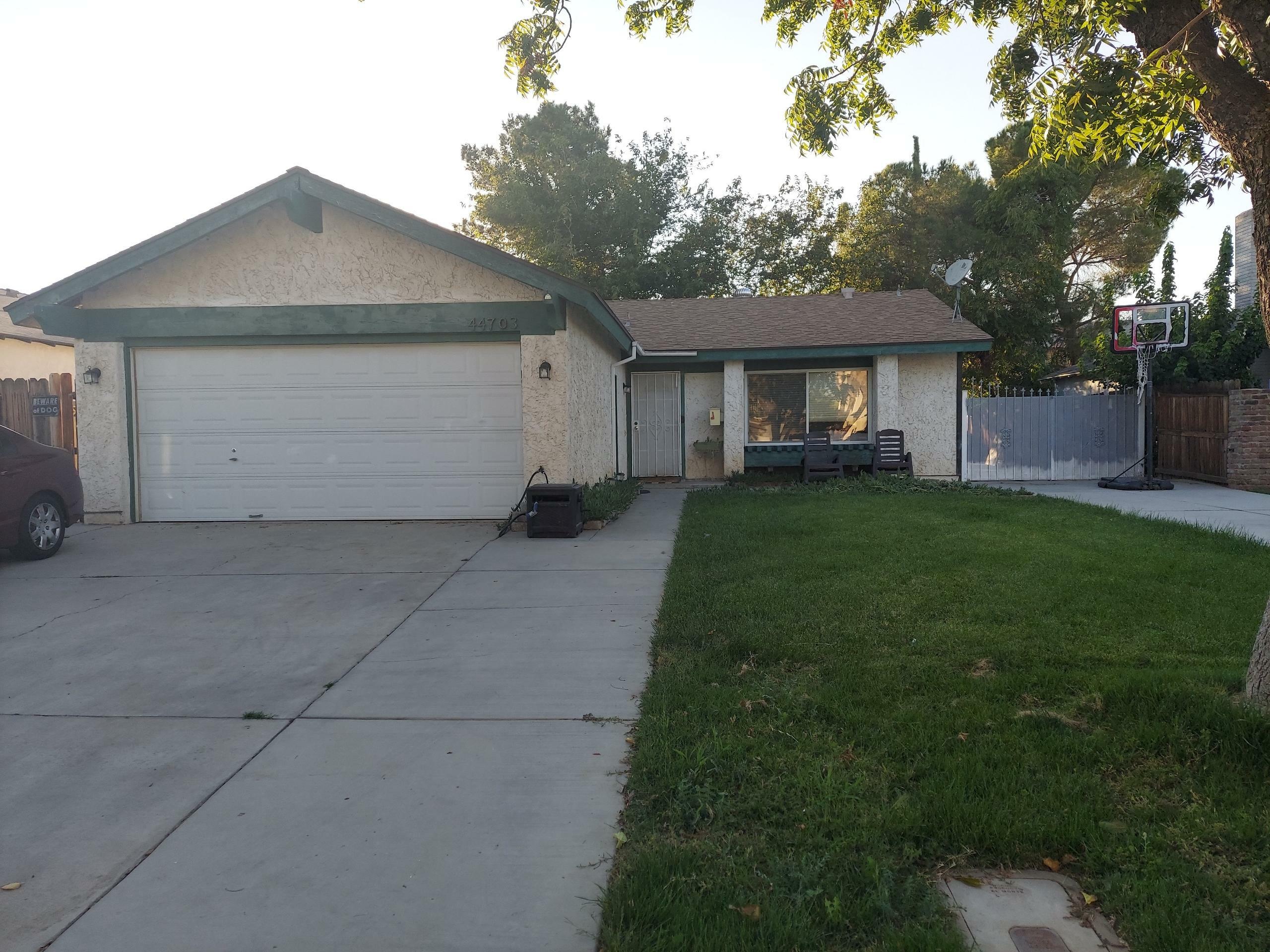 Property Photo:  44703 Fenhold Street Street  CA 93535 