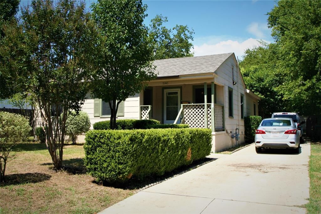 Property Photo: 4824 Langley Road TX 76114