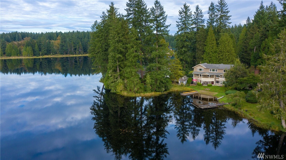 Property Photo:  24216 Crystal Lake Place  WA 98077 