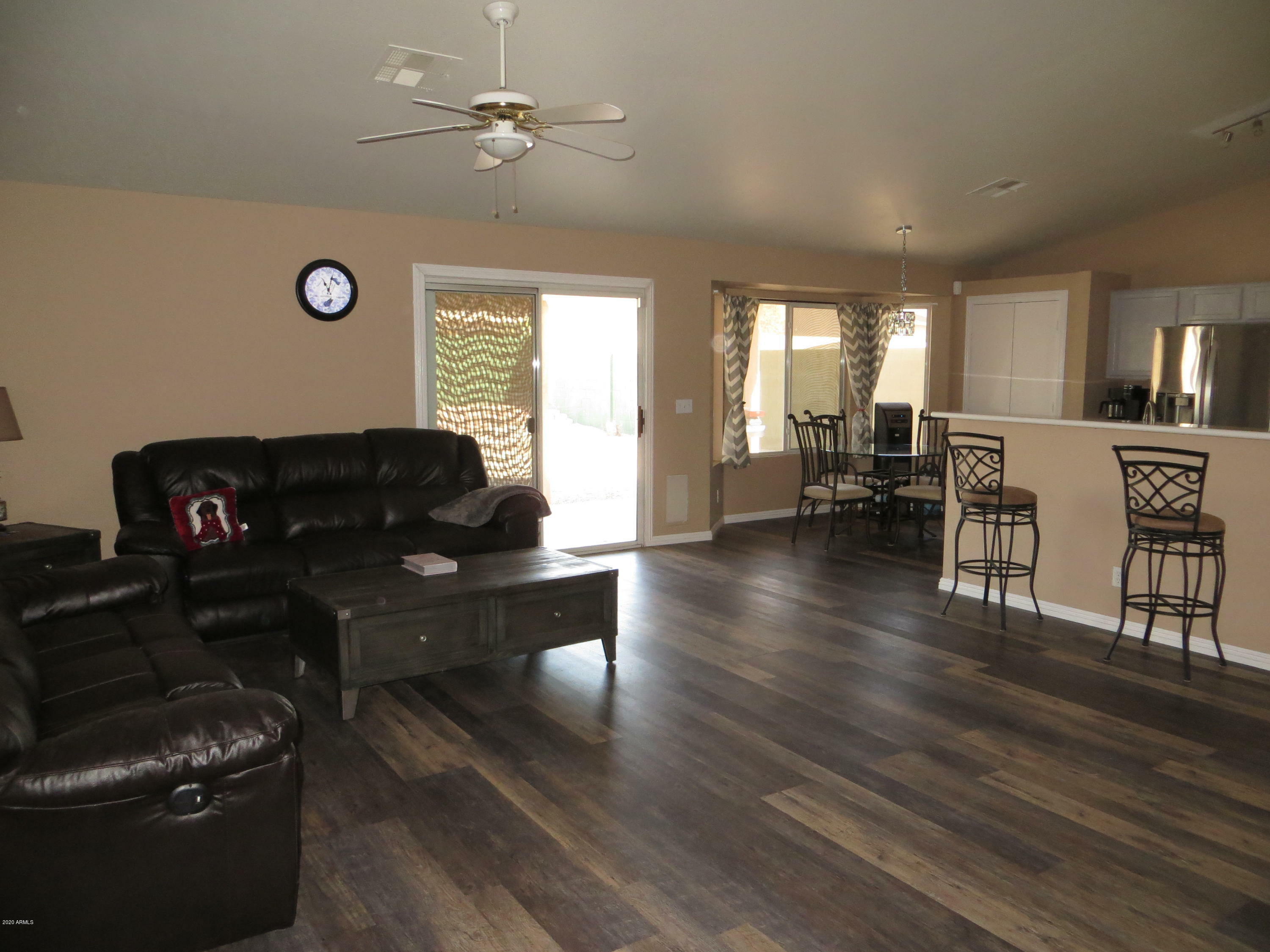 Property Photo:  952 W Mesquite Avenue  AZ 85120 