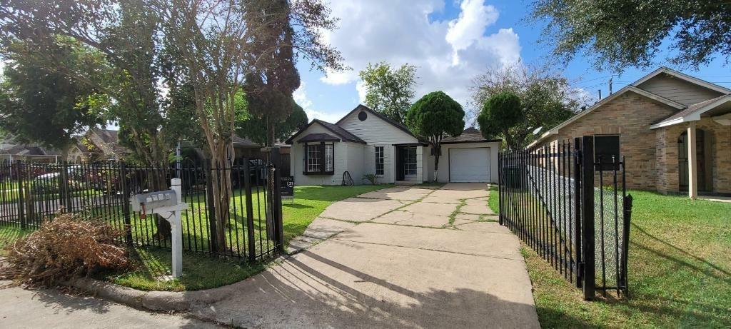 Property Photo:  5718 Anderson Oaks Street  TX 77053 