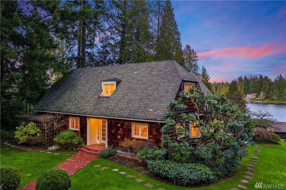 Property Photo:  3430 Evergreen Point Rd  WA 98039 