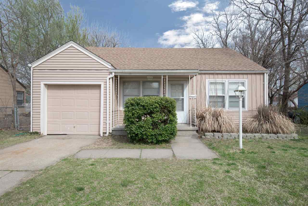 Property Photo:  1916 S Vine St  KS 67213 