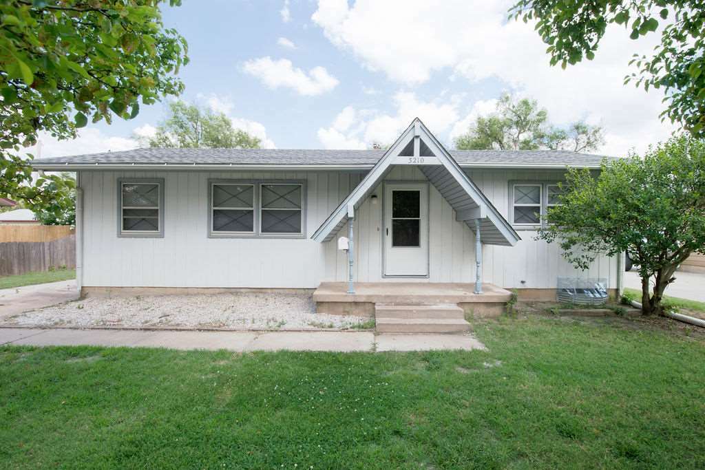 Property Photo:  3210 S Chase Ave  KS 67217-1641 